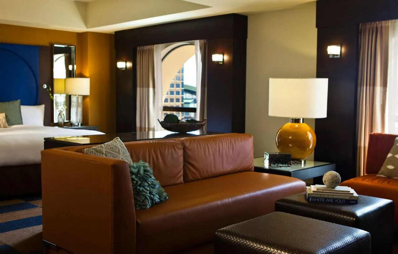 Renaissance Phoenix Downtown Hotel